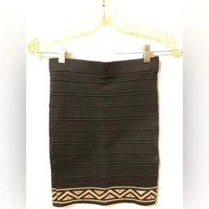Geometric detail pencil skirt